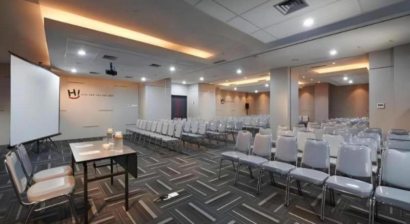 Hi Hotel Senen Jacarta Exterior foto